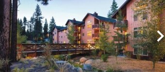 Two bedroom resort full kitchen short walk to Lake Tahoe, 10 miles to ski park