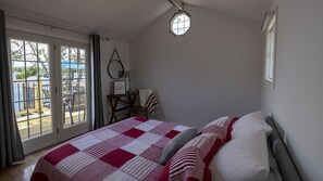 2 bedrooms, desk, free WiFi, bed sheets