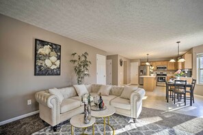 Interior - Spacious Delaware Abode w/ Private Backyard! (Delaware)