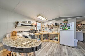 Frigorifero, microonde, piano cottura, macchina per tè/caffè