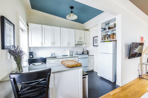 Fridge, microwave, oven, stovetop