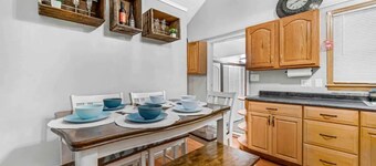 HardRock Hideaway - 5br, Cozy, Steps from Casino!
