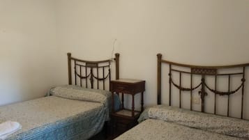 3 chambres, fer et planche Ă  repasser, draps fournis