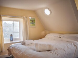 2 bedrooms, free WiFi, bed sheets - A lovely coastal getaway with a wood burning stove. (Brancaster Staithe, near Wells-next-the-Sea)