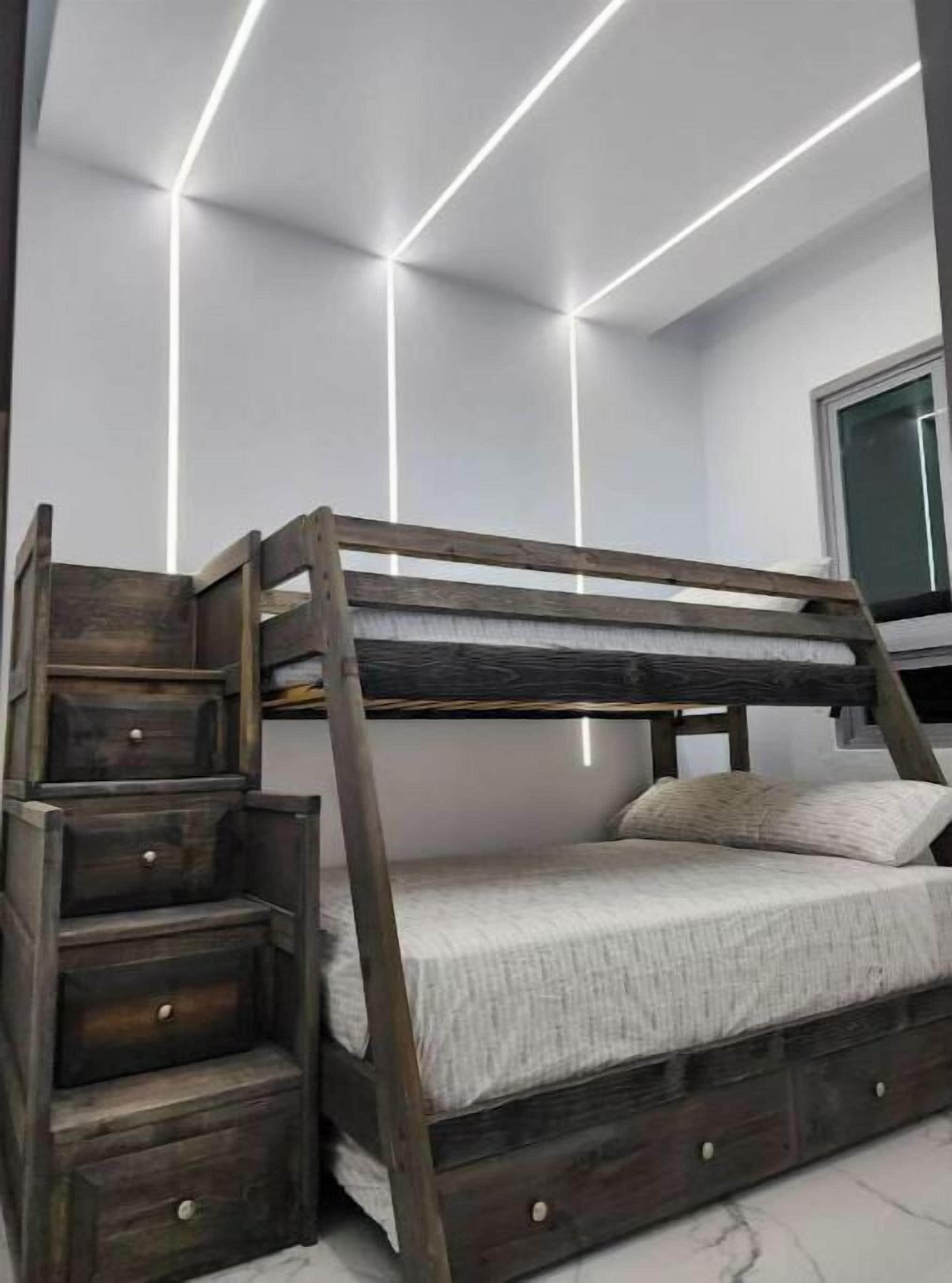 2 habitaciones, tabla de planchar con plancha, wifi y ropa de cama 