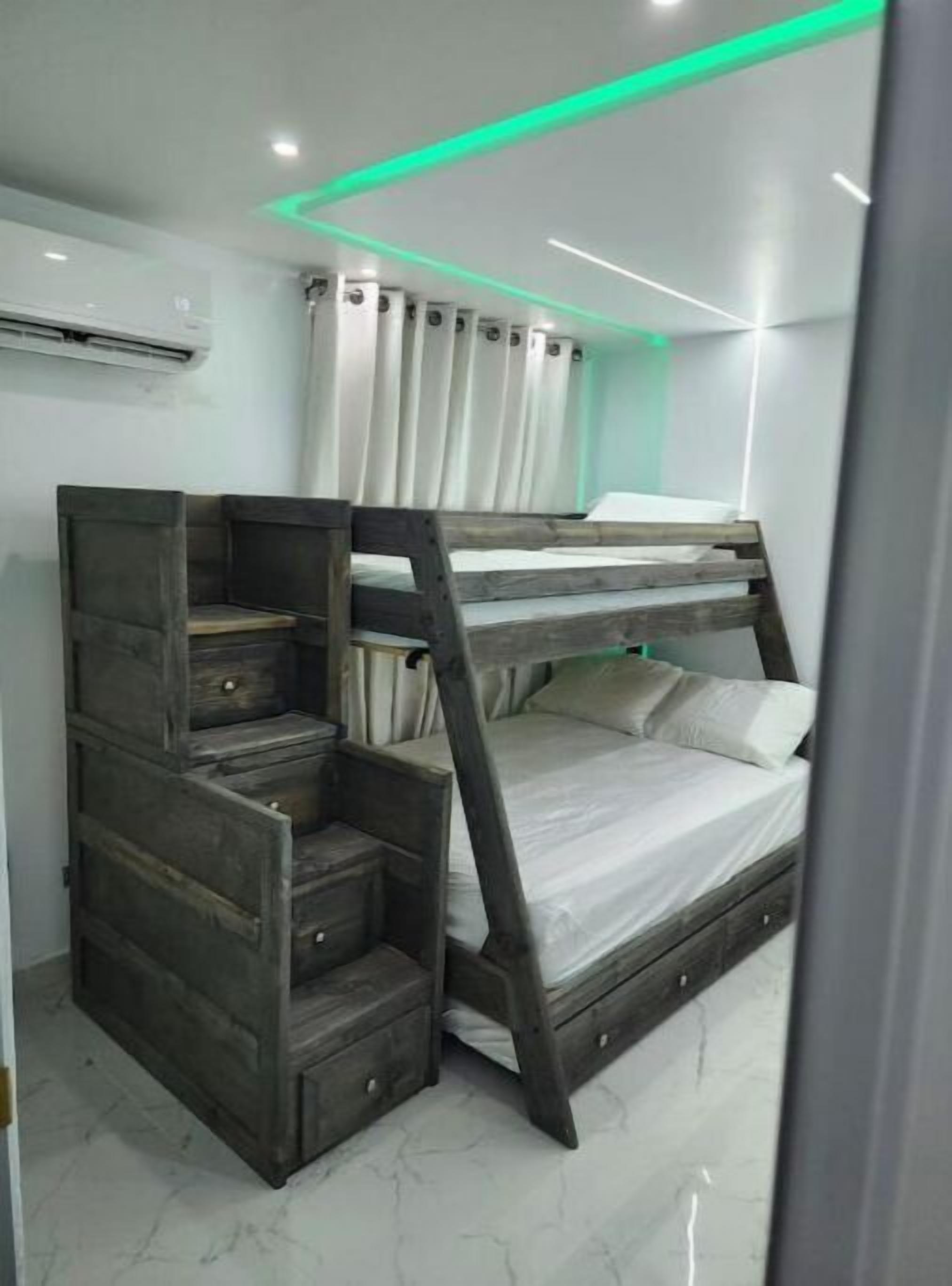 2 chambres, fer et planche à repasser, Wi-Fi, draps fournis