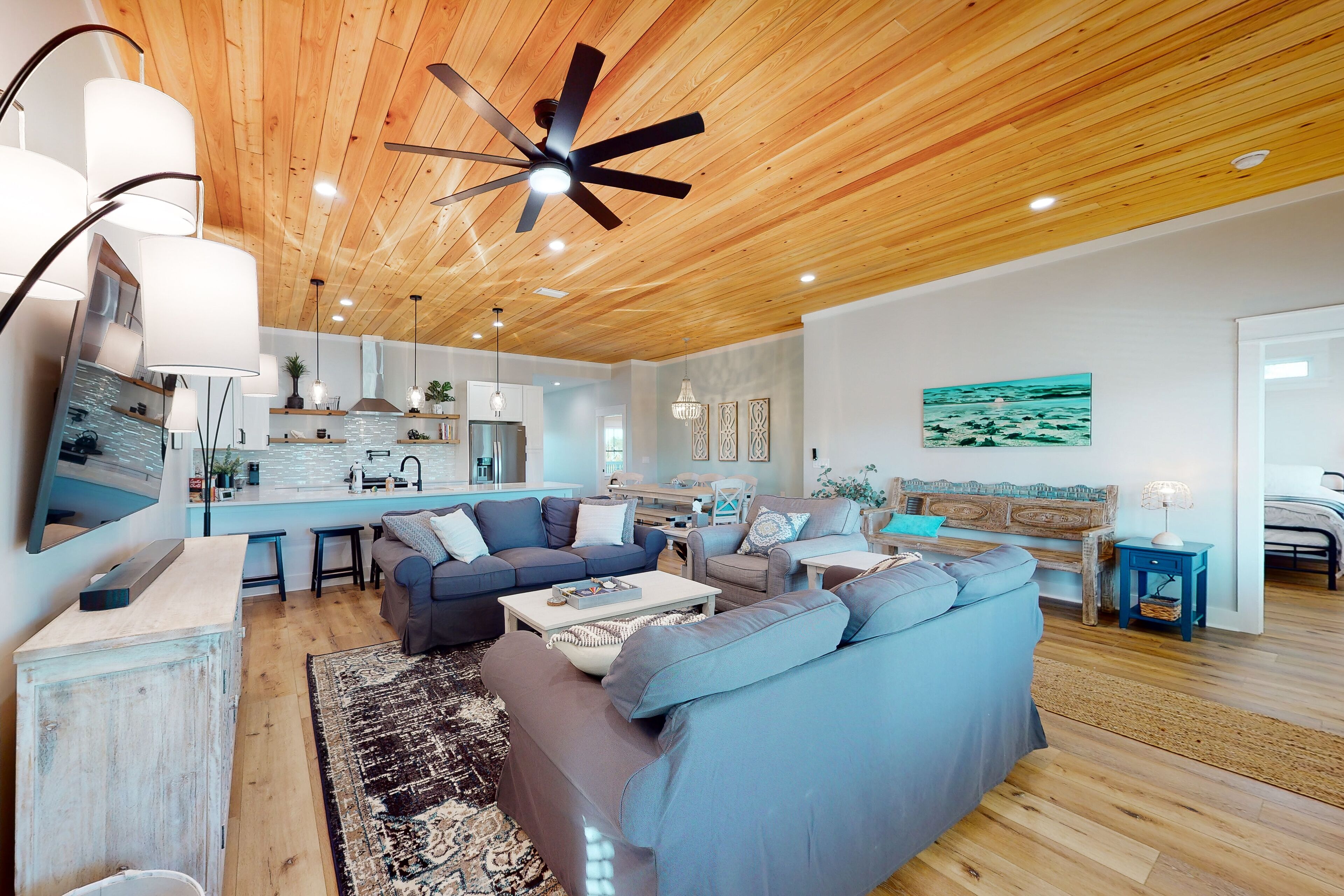 Fernseher, DVD-Player, Bücher