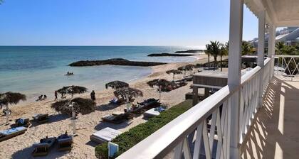 Luxury 5 Star 3 BR Villa Private Gated Community, *FREE Resort Access Included