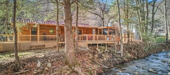 Creekside Cottage w/ hot tub, fire pit, fishing