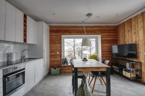 Kjøleskap, ovn, oppvaskmaskin og kaffetrakter/tekoker