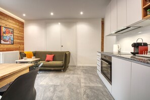 Kjøleskap, ovn, oppvaskmaskin og kaffetrakter/tekoker