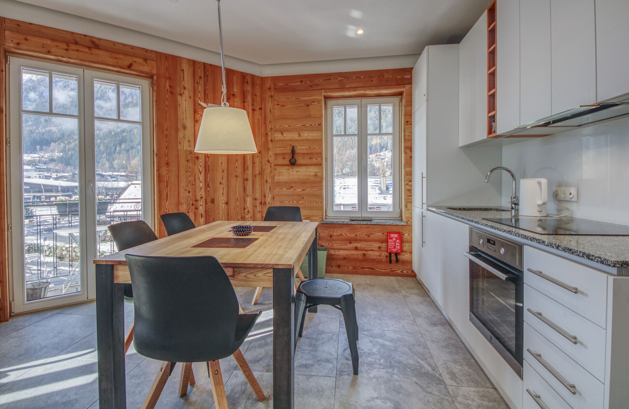 Fridge, oven, dishwasher, coffee/tea maker