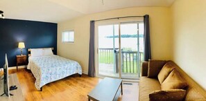 1 bedroom - Waterfront Studio Cottage | Chain O’Lakes (Fox Lake)