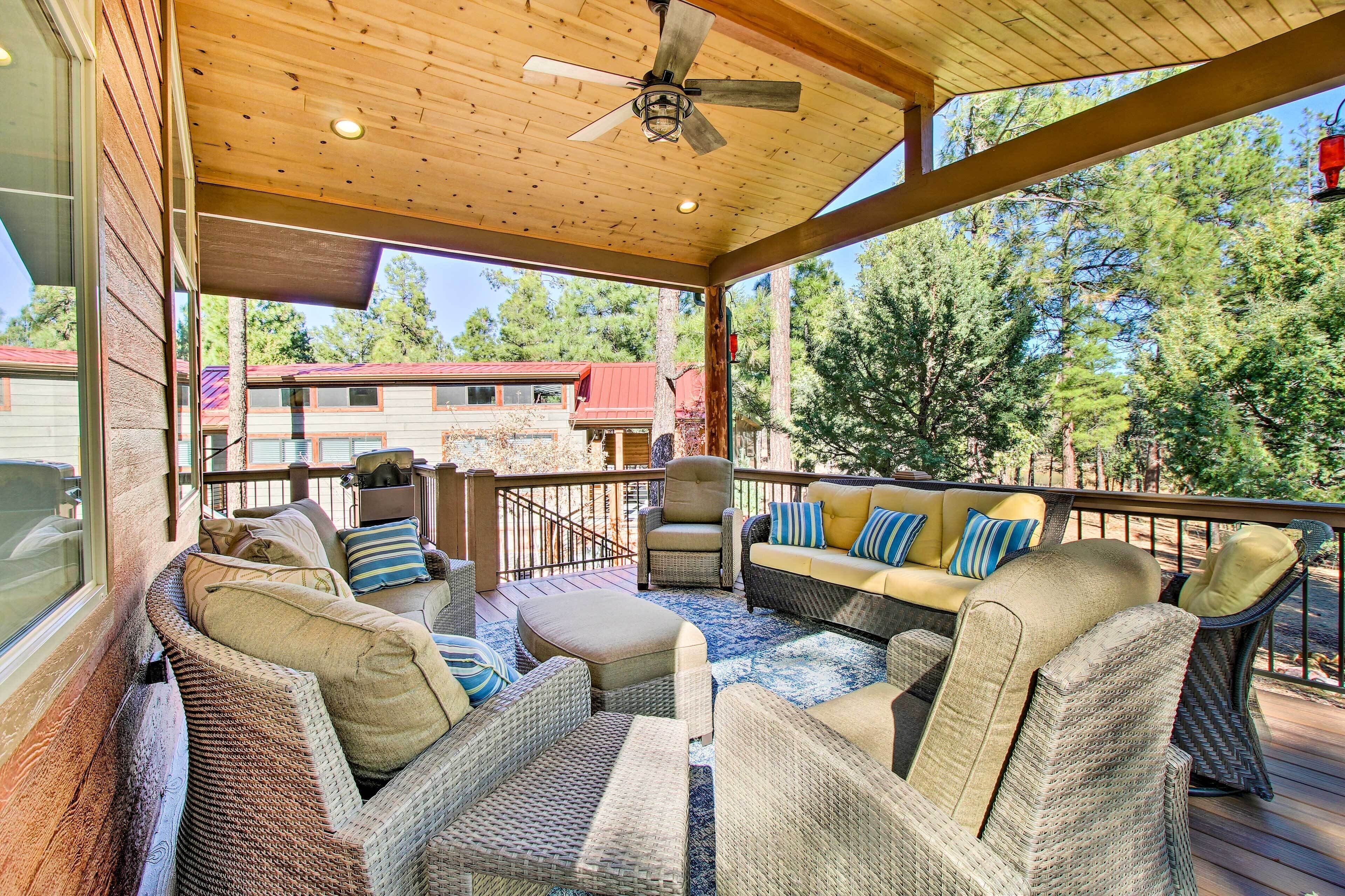 Show Low Cabin w/ Deck & Grill, Near Hiking Trails