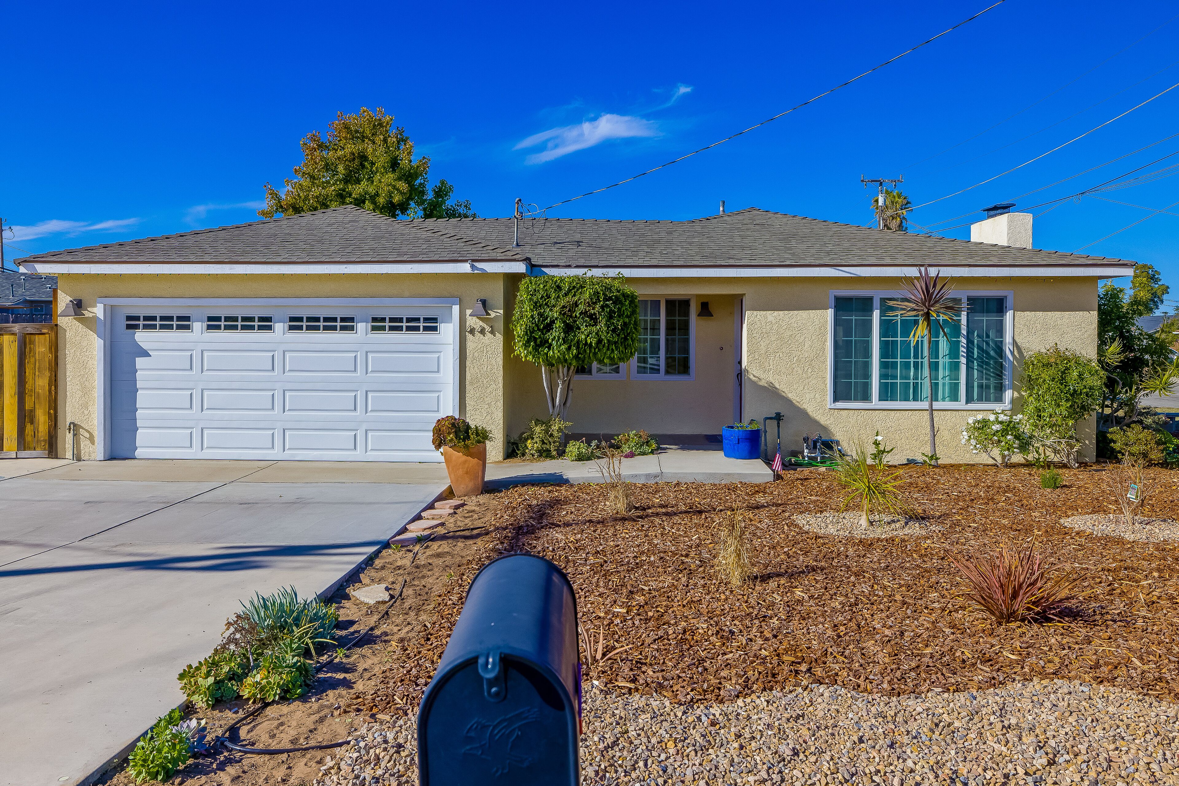 Charming home with firepit, fenced yard, grill, & washer/dryer - great location