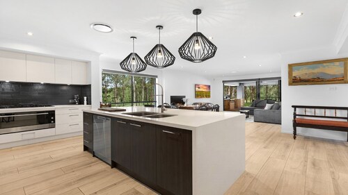 MODERN VINTAGE - THE VINTAGE HOLIDAY HOUSES