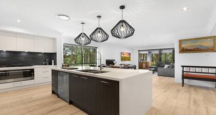 MODERN VINTAGE - THE VINTAGE HOLIDAY HOUSES