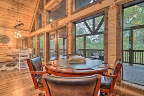 Dining - Broken Bow Cabin: Deck w/ Hot Tub & Pool Table! (Broken Bow)