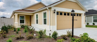 Executive Golf Course across the street! King, 2 Queens, Queen sofa, Pets ok!