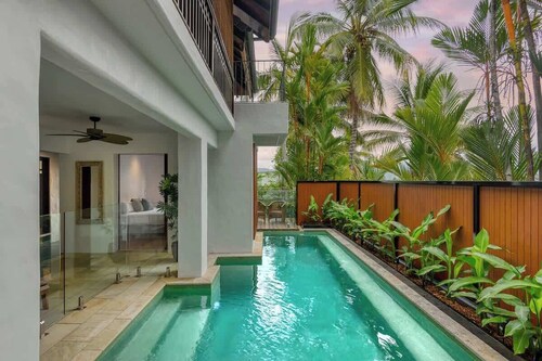 Palm Bliss Villa—A Central Balinese Pool Oasis