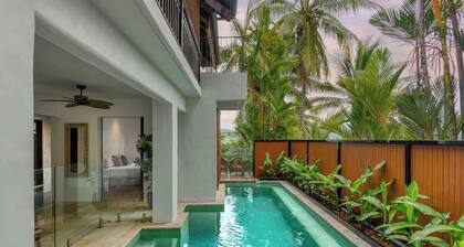 Palm Bliss Villa—A Central Balinese Pool Oasis