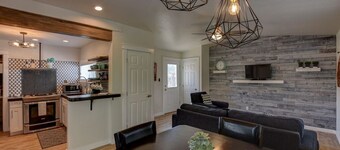 Cozy Hideaway Downtown 1 bed 1 bath