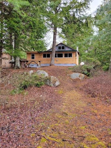 WATERFRONT "Rivah Lodge",
ULTIMATE "OFF GRID" Experience
Nice drive to Acadia