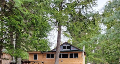 WATERFRONT "Rivah Lodge",
ULTIMATE "OFF GRID" Experience
Nice drive to Acadia