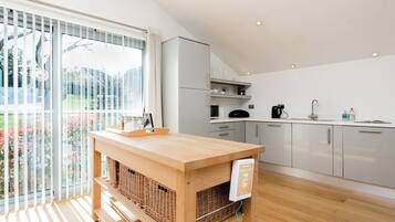 Dishwasher, high chair