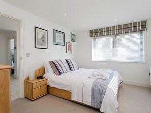 3 bedrooms, free WiFi - 3 bedroom accommodation in Cowes (Cowes)