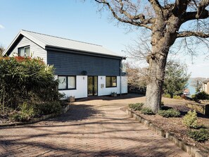 Exterior - 3 bedroom accommodation in Cowes (Cowes)