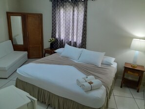 Premium bedding, down comforters, in-room safe, individually decorated - Hotel Dalinky (San Jorge)