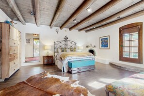 5 bedrooms, internet, bed sheets