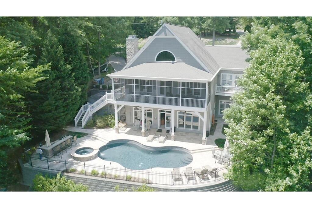 Amazing Lake Views, Heatable Pool & Spa, Private Dock with Fishing Lights