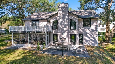 Rustic Hideaway - Modern Estate - Great Location + Pet Friendly!