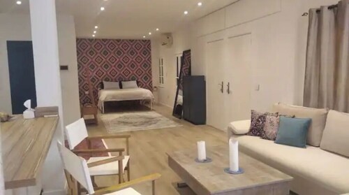 BEY Charming Cosy keyless apt 24/7 lights/TV/Wi-Fi.