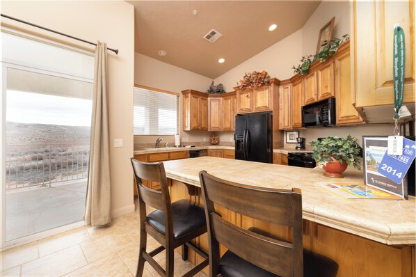 ثلاجة، ميكروويف، فرن، موقد طهي مسطح