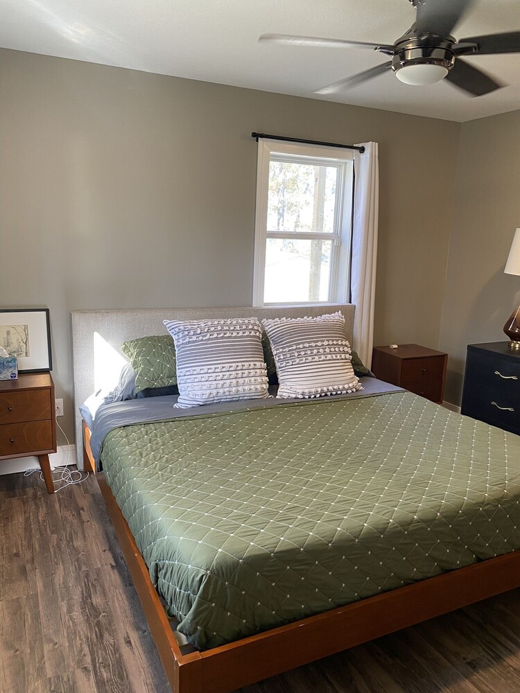 The Hideaway // Retreat on Clam lake County Vrbo