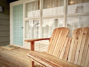 Property grounds - Sunny Mid-Century Gem (Arcata)