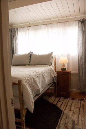 4 bedrooms, free WiFi, bed sheets