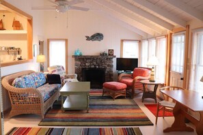 Smart TV, fireplace