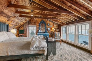 6 Schlafzimmer, Schreibtisch, Bügeleisen/Bügelbrett, Reisekinderbett