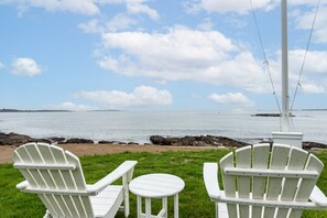 Property grounds - Stunning Views with Walks to the Beach and a short walk to pay and play tennis (East Boothbay)