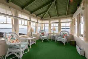 Interior - Stunning Views with Walks to the Beach and a short walk to pay and play tennis (East Boothbay)