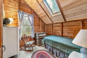 3 quartos, berço de viagem, Wi-Fi de cortesia, roupa de cama