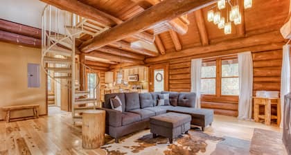 Mountain view, dog-friendly cabin with fireplace, washer/dryer, grill, & hot tub