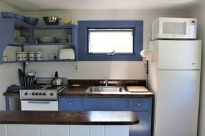 Fridge, microwave, oven, stovetop - A Sweet Little Guest Cottage (Southport)