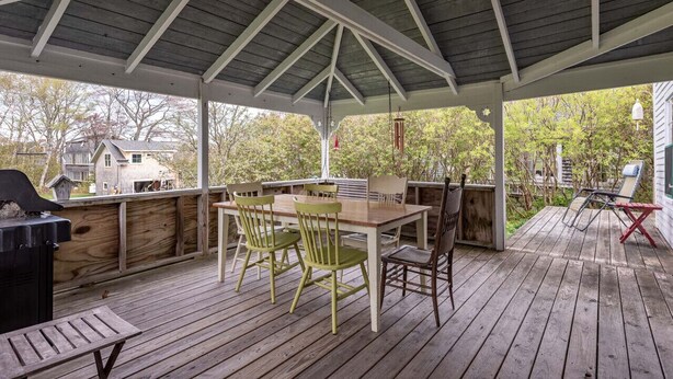 Outdoor dining - Just one block from the Ocean! (East Boothbay)