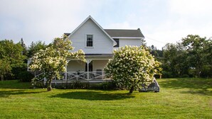 Exterior - Just one block from the Ocean! (East Boothbay)