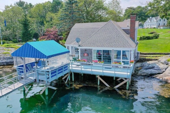 Exterior - Charming Waterfront Cottage with Private Dock (Southport)